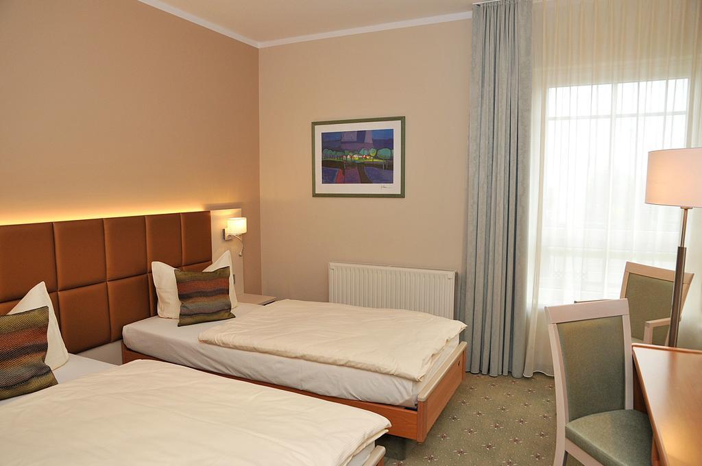Hotel Friesen Вердау Экстерьер фото